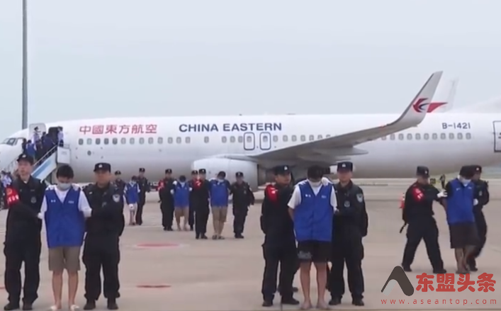 首批130名中国籍涉赌诈违法犯罪嫌疑人从柬埔寨被押解回国