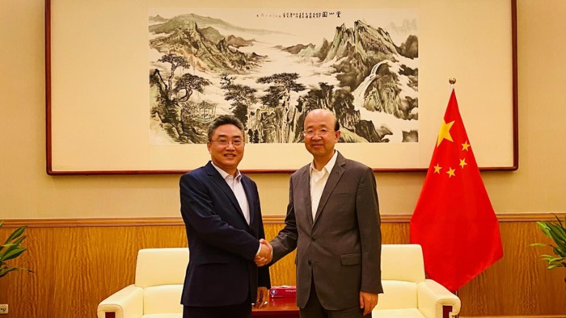 中国—东盟中心秘书长会见中国外交部驻澳公署特派员刘显法