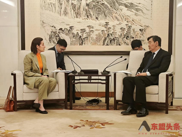 中国政府中东问题特使翟隽会见以色列驻华大使潘绮瑞