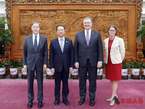 中国外交部副部长会见美国外交官员 就美方拼凑美日菲小圈子和搅乱南海形势表明立场