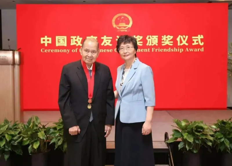菲律宾华人企业家施恭旗获中国政府友谊奖