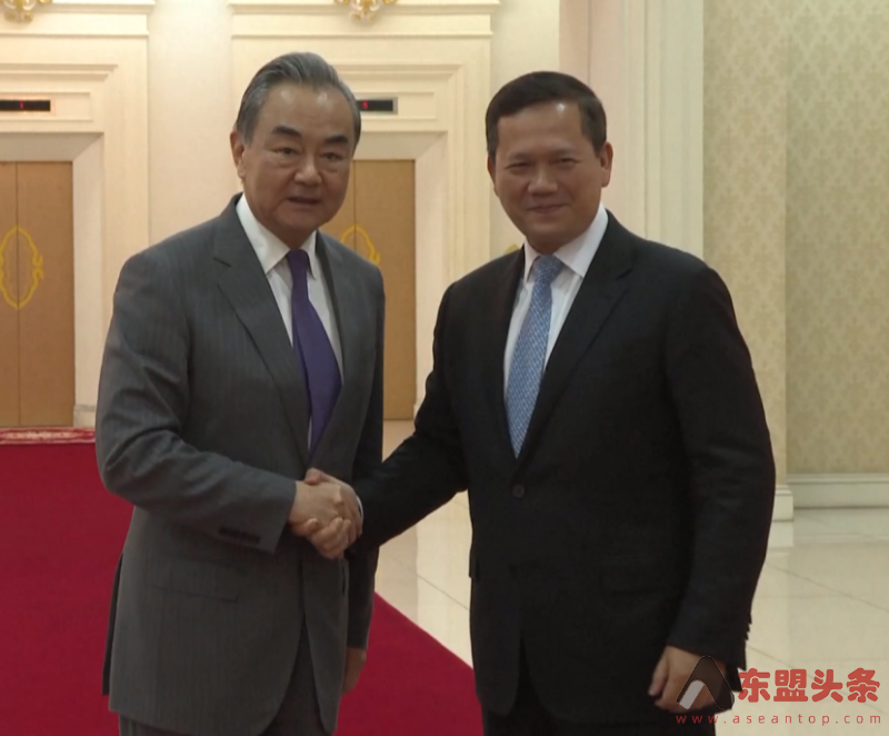 柬埔寨首相洪玛奈会见中共中央政治局委员、中国外交部长王毅