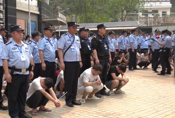 老挝将250名实施跨境裸聊敲诈和电信网络诈骗的嫌犯移交中国