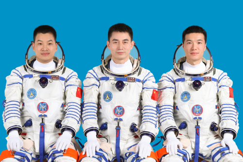 中国将发射神舟十八号载人飞船 3名航天员均为“80后”