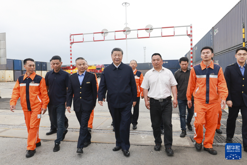 习近平考察重庆：打造新时代西部大开发重要战略支点、内陆开放综合枢纽