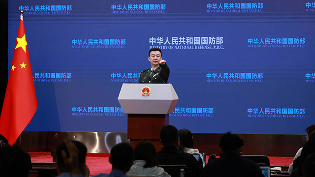 美菲在南海军演 中国军队密切关注 不允许搞乱南海