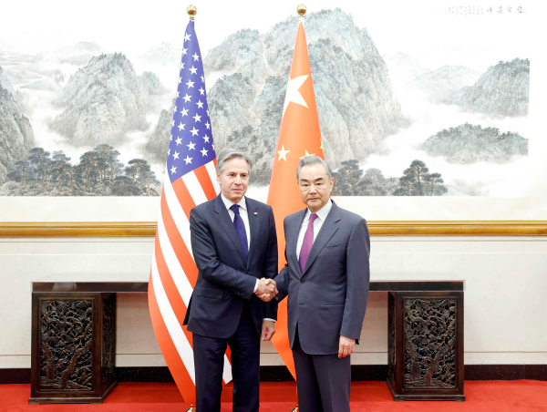 中国外长王毅同美国国务卿布林肯举行会谈