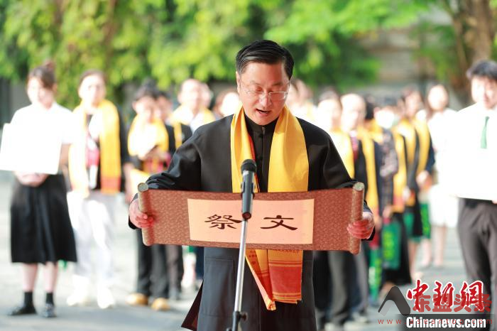 泰国高校办祭孔子典礼昭扬尊师重道理念