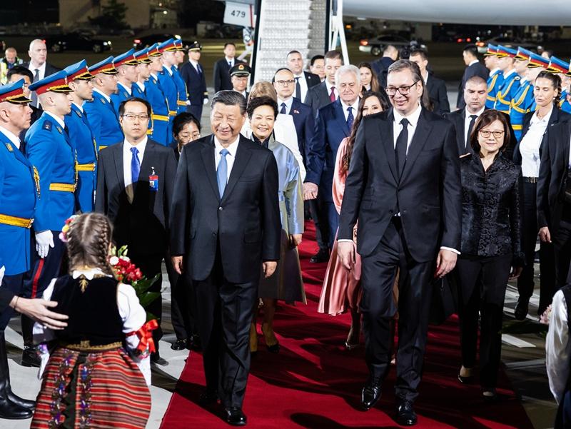 中国国家主席习近平开始对塞尔维亚进行国事访问