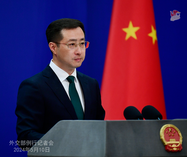 菲律宾官员要求驱逐中国外交官，中方：有关表态毫无底线、气急败坏！
