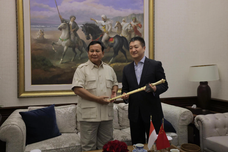 中国驻印尼大使陆慷将离任 和印尼当选总统辞行