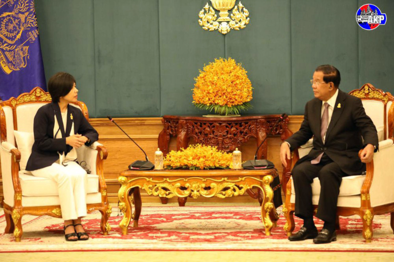 Hun Sen Commends ABA Bank for Contributing to Promoting Digital Commerce in Cambodia
