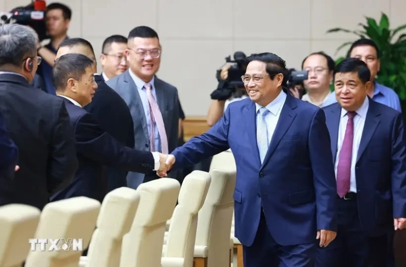 越南总理范明政主持与中国龙头企业代表团座谈会