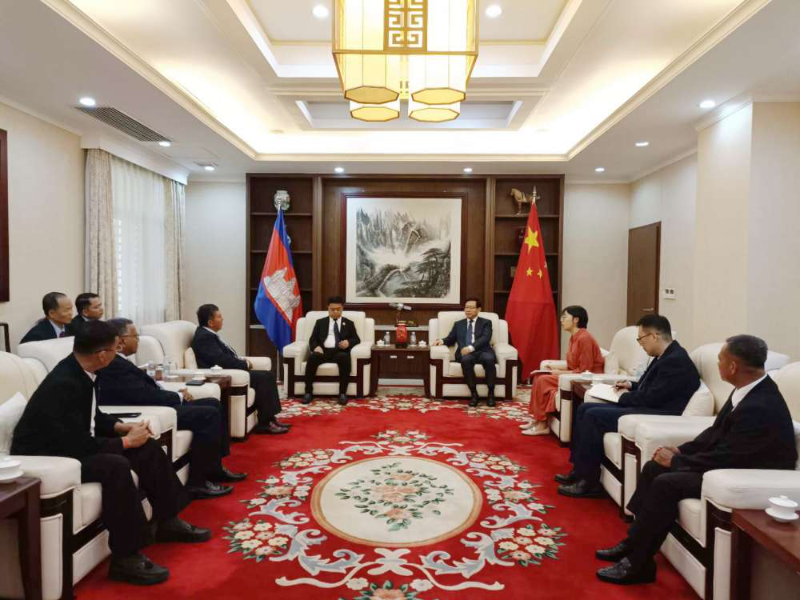 中国驻柬埔寨大使王文天会见柬中记协主席