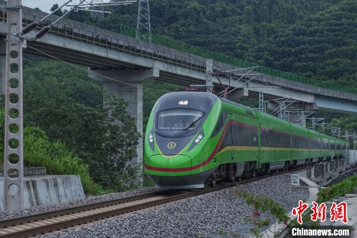 中老铁路国际旅客列车持续火爆 日均发送旅客超4300人次