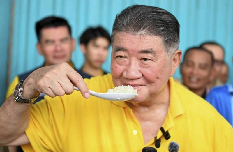 泰国副总理卖力推销10年陈米，曾亲自食用以证其质量过关