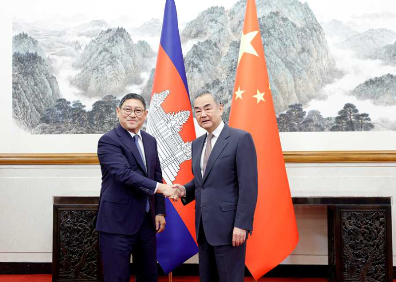 中国外长王毅同柬埔寨副首相兼外交大臣宋金达会谈