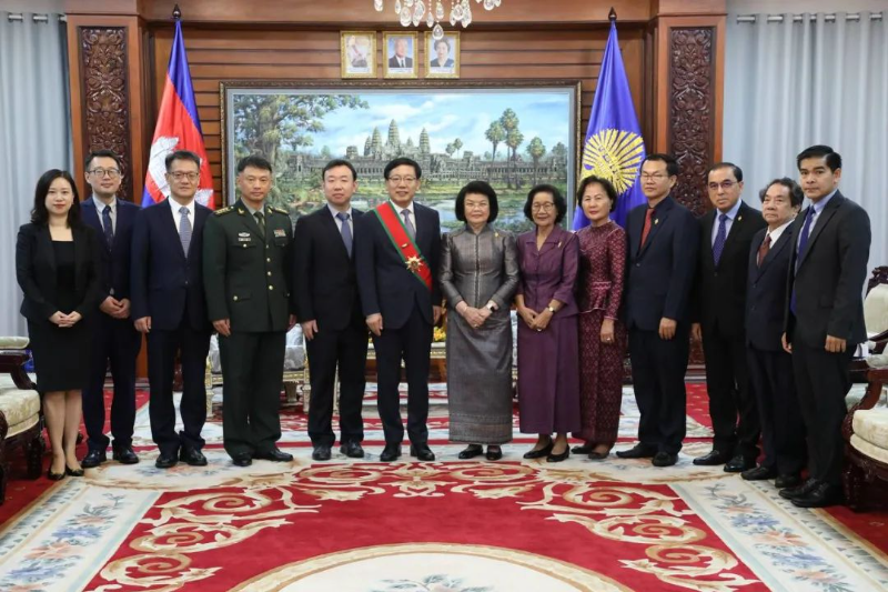 中国驻柬埔寨大使王文天将离任 获授柬埔寨王国大十字勋章