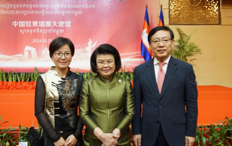 中国驻柬埔寨大使王文天夫妇举办离任招待会