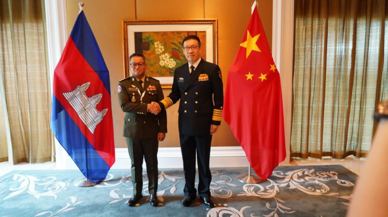 Cambodia's Defence Minister Meets Chinese and Singaporean Counterparts