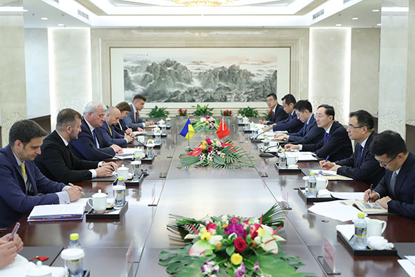 中国外交部与乌克兰外交部在北京举行磋商