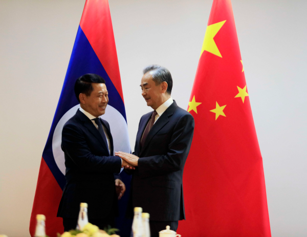 中国外长：支持老挝当好东盟轮值主席国
