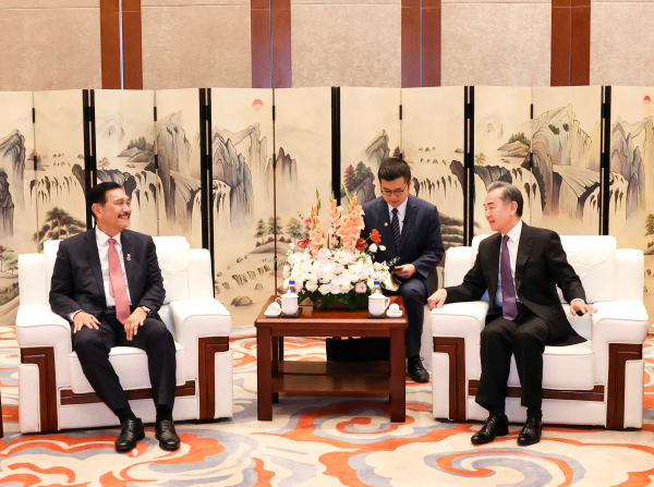 中国外长同印尼对华合作牵头人举行会晤