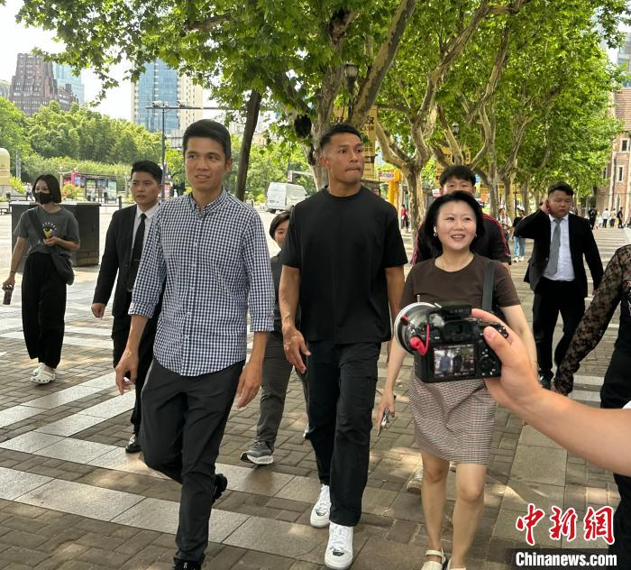 新加坡门将在上海回应“走红”：我的职责就是把守球门