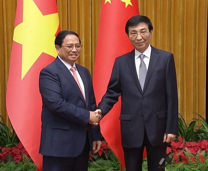 中共中央政治局常委、全国政协主席王沪宁会见越共中央政治局委员、越南总理范明政
