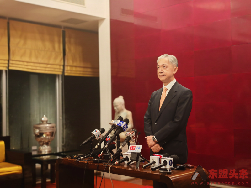 汪文斌大使抵柬履新