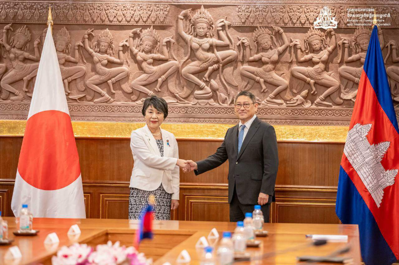 日本外相访问柬埔寨  提出“三项新合作方针” 