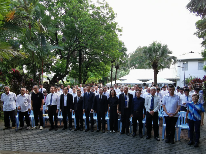 Chinese Ambassador Attends 2024 Nanyang Volunteer Drivers and Mechanics War Heroes Memorial Ceremony