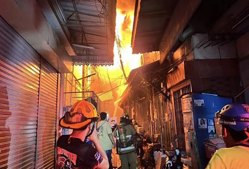 曼谷唐人街发生火灾 泰国总理下令救援