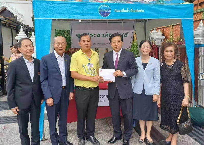 泰国曼谷唐人街发生火灾 中国大使慰问灾民