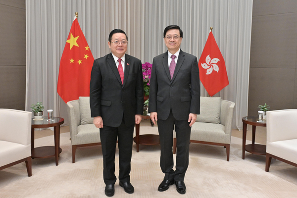 香港特区行政长官会晤东盟秘书长 就加强与东盟成员国联系交换意见