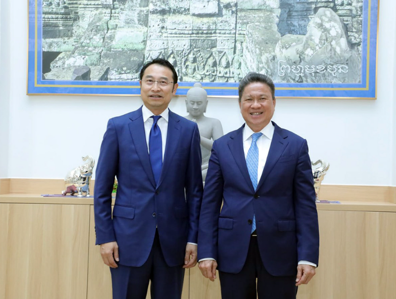 Cambodia DPM SUN Chanthol Receives BYD General Manager