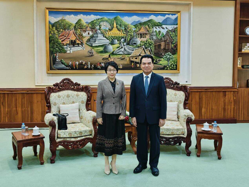 新任中国驻老挝大使拜会老挝计划投资部部长、老中合作委员会主席