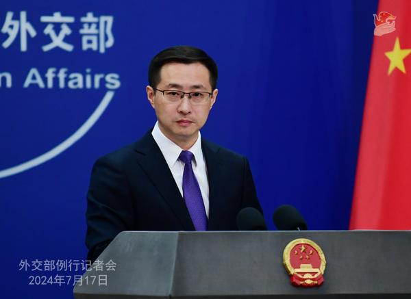 中菲同意进一步加强外交、海警间涉海沟通对话