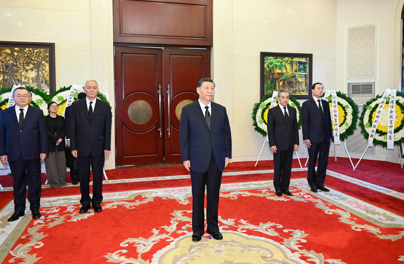 中共中央总书记习近平吊唁越共中央总书记阮富仲逝世