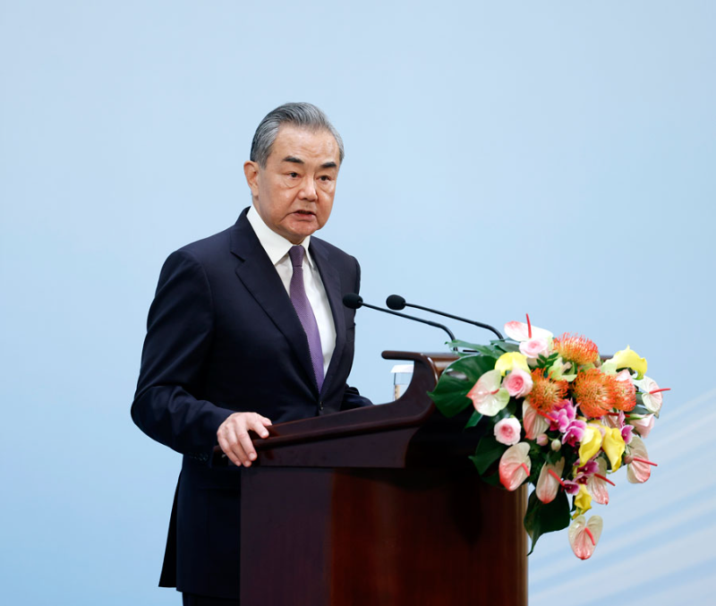 中国外长王毅将出席东亚合作系列外长会并访问老挝