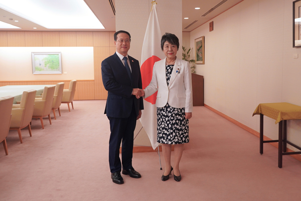 中国副外长马朝旭会见日本外相上川阳子并举行中日战略对话