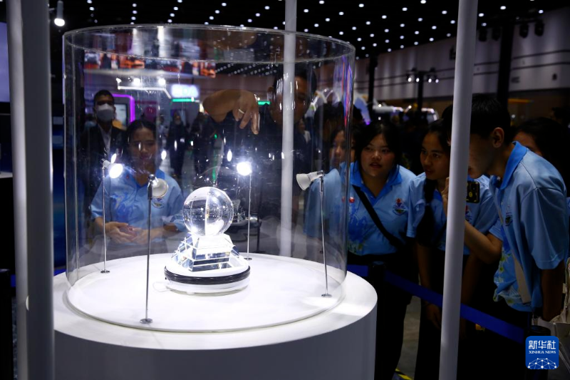 嫦娥五号月壤样品首次在泰国展出 点燃泰民众航天热情