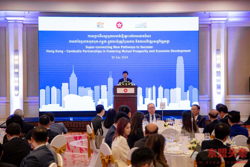 香港特首李家超抵柬埔寨推广香港优势