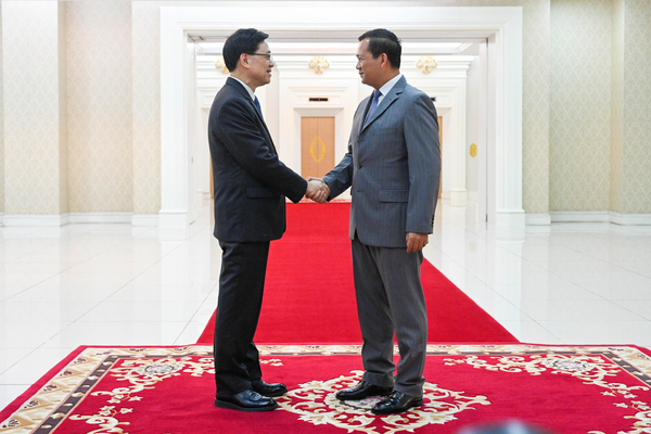 Chief Executive of Hong Kong promotes HK in Cambodia