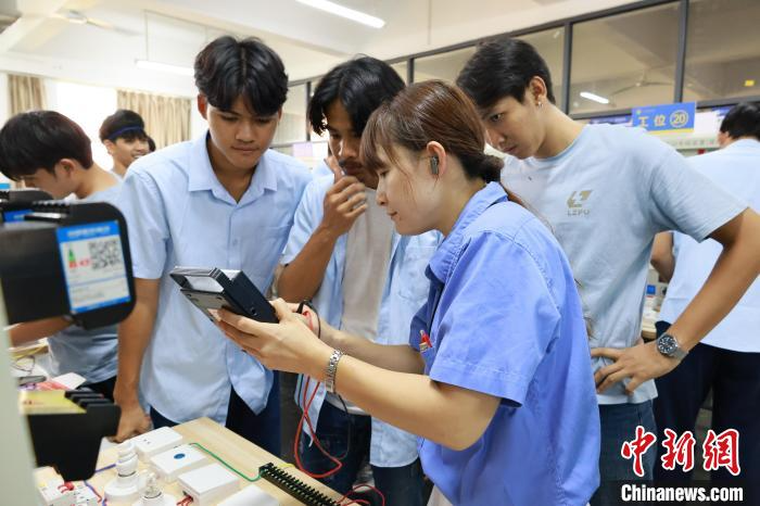 中泰合作培养订单人才 留学生暑假广西“充电”