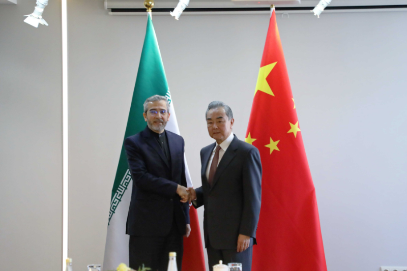 中国外长同伊朗代外长通电话 中方坚决反对并强烈谴责暗杀行为