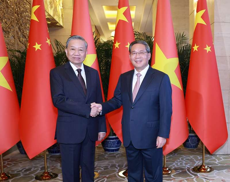 中国总理李强会见越共中央总书记、越南国家主席苏林