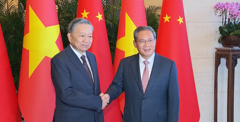 中国国务院总理李强会见越共中央总书记、国家主席苏林
