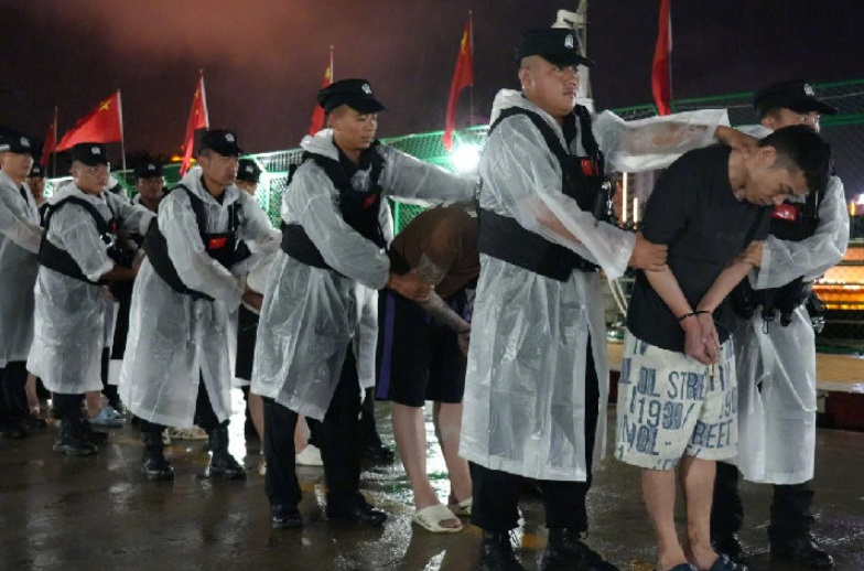 Myanmar hands over 307 Chinese fraud suspects