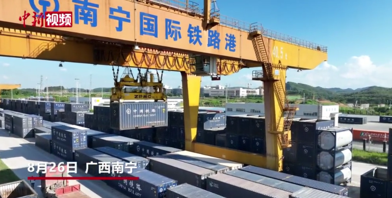 中越班列货量陡增  南宁国际铁路港装卸忙